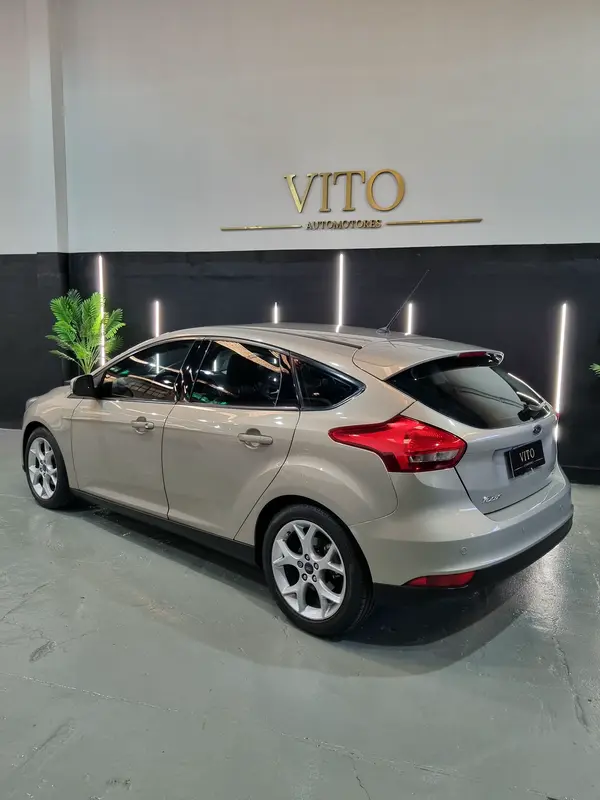 Mira esta publicación de Ford Focus 2015 en Motordil