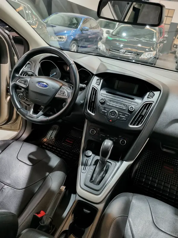 Mira esta publicación de Ford Focus 2015 en Motordil