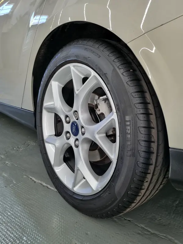 Mira esta publicación de Ford Focus 2015 en Motordil