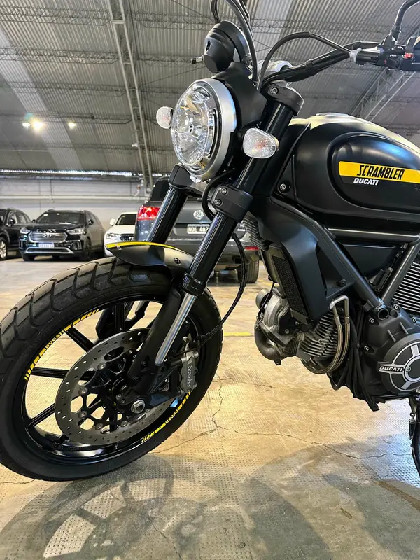 Mira esta publicación de Ducati 800 Full Throttle 2016 en Motordil