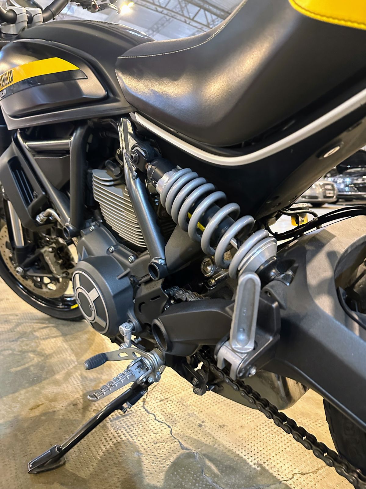 Mira esta publicación de Ducati 800 Full Throttle 2016 en Motordil