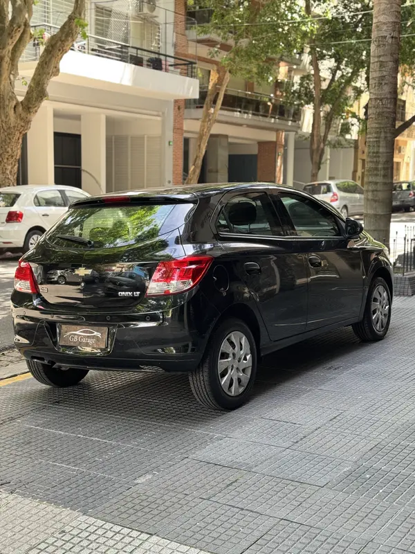 Mira esta publicación de Chevrolet Onix 2016 en Motordil
