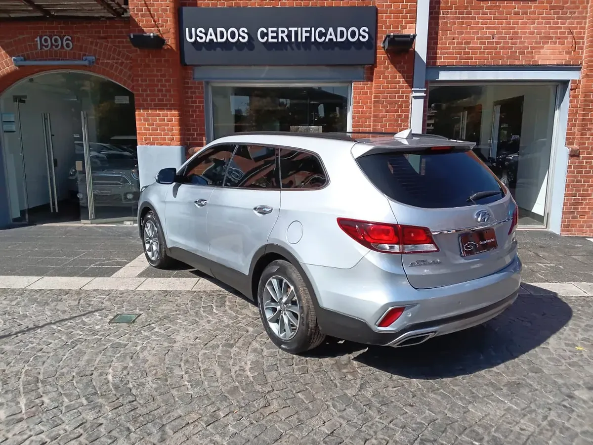 Mira esta publicación de Hyundai Grand Santa Fe 2018 en Motordil
