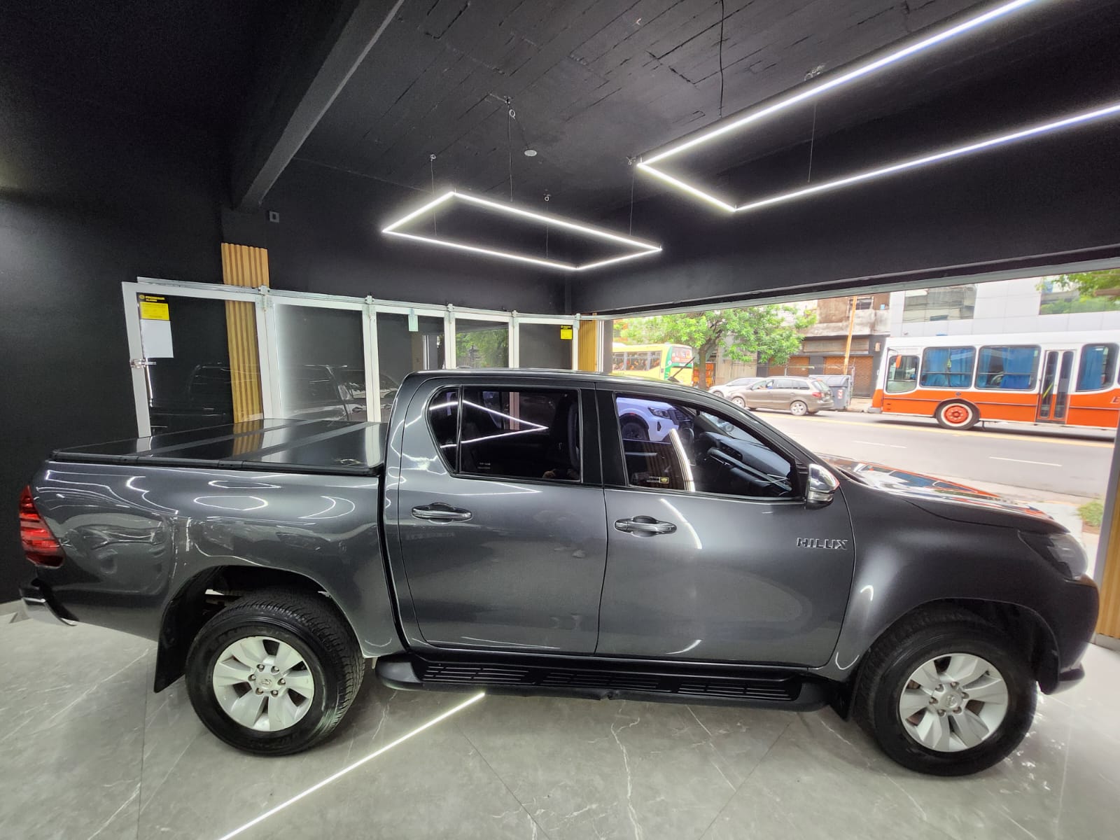 Mira esta publicación de Toyota Hilux 2017 en Motordil