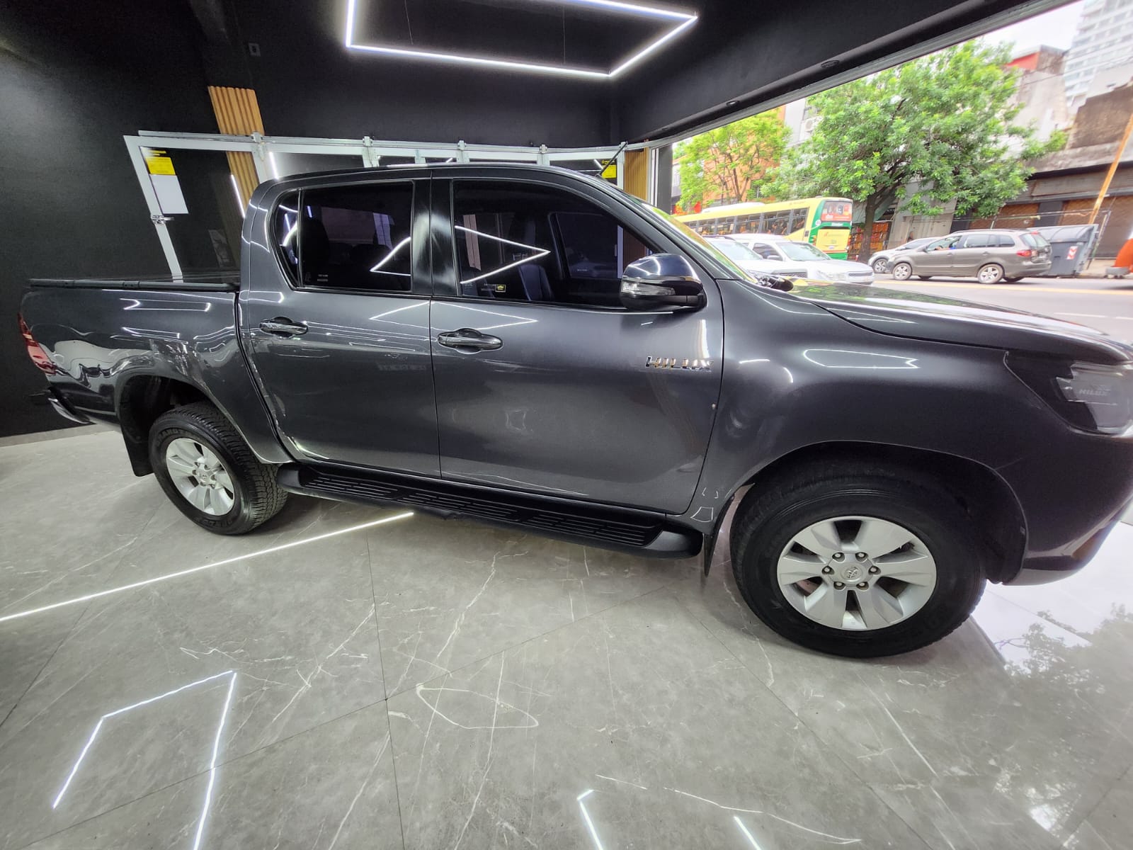 Mira esta publicación de Toyota Hilux 2017 en Motordil