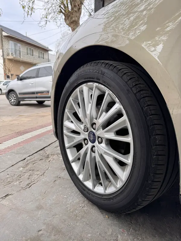 Mira esta publicación de Ford Focus 2015 en Motordil