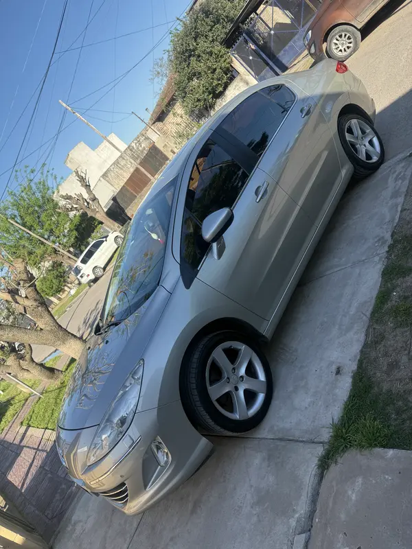 Mira esta publicación de Peugeot 408 2012 en Motordil