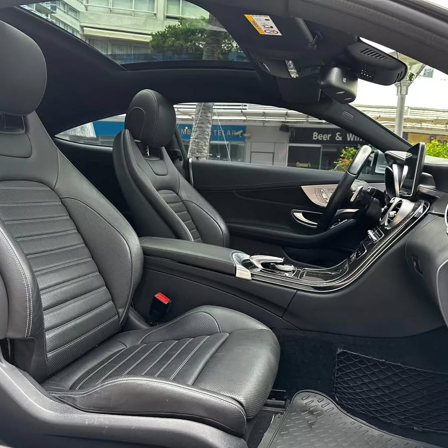 Mira esta publicación de Mercedes Benz 300 2017 en Motordil