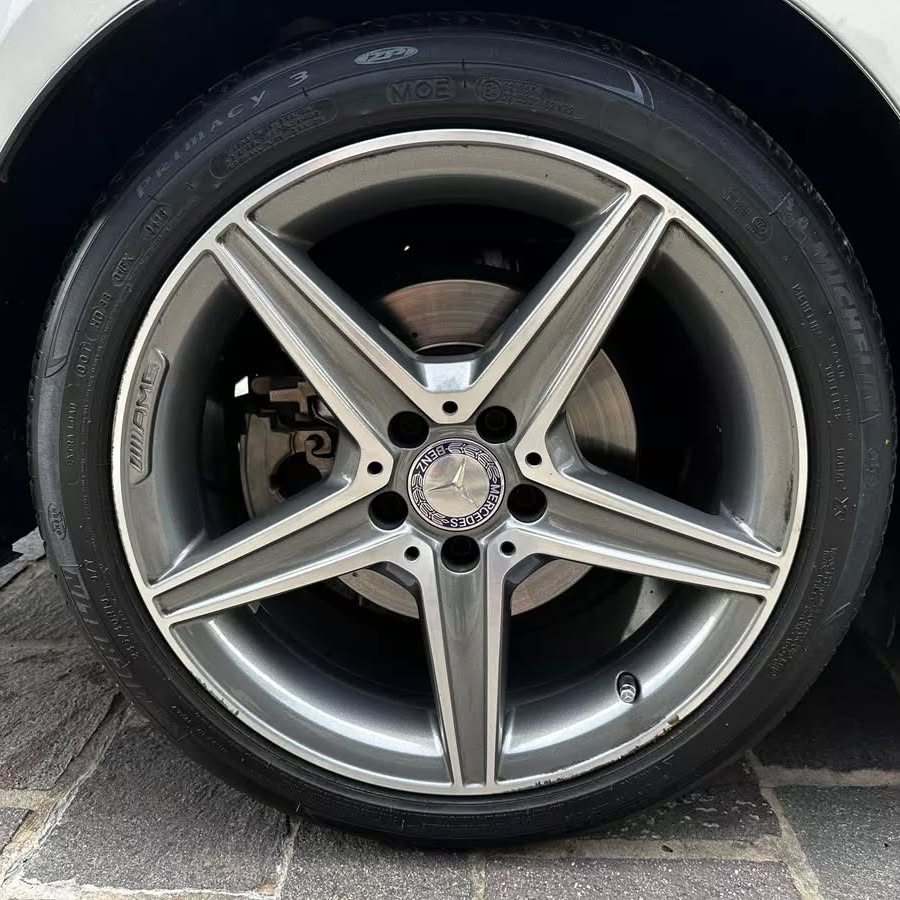 Mira esta publicación de Mercedes Benz 300 2017 en Motordil