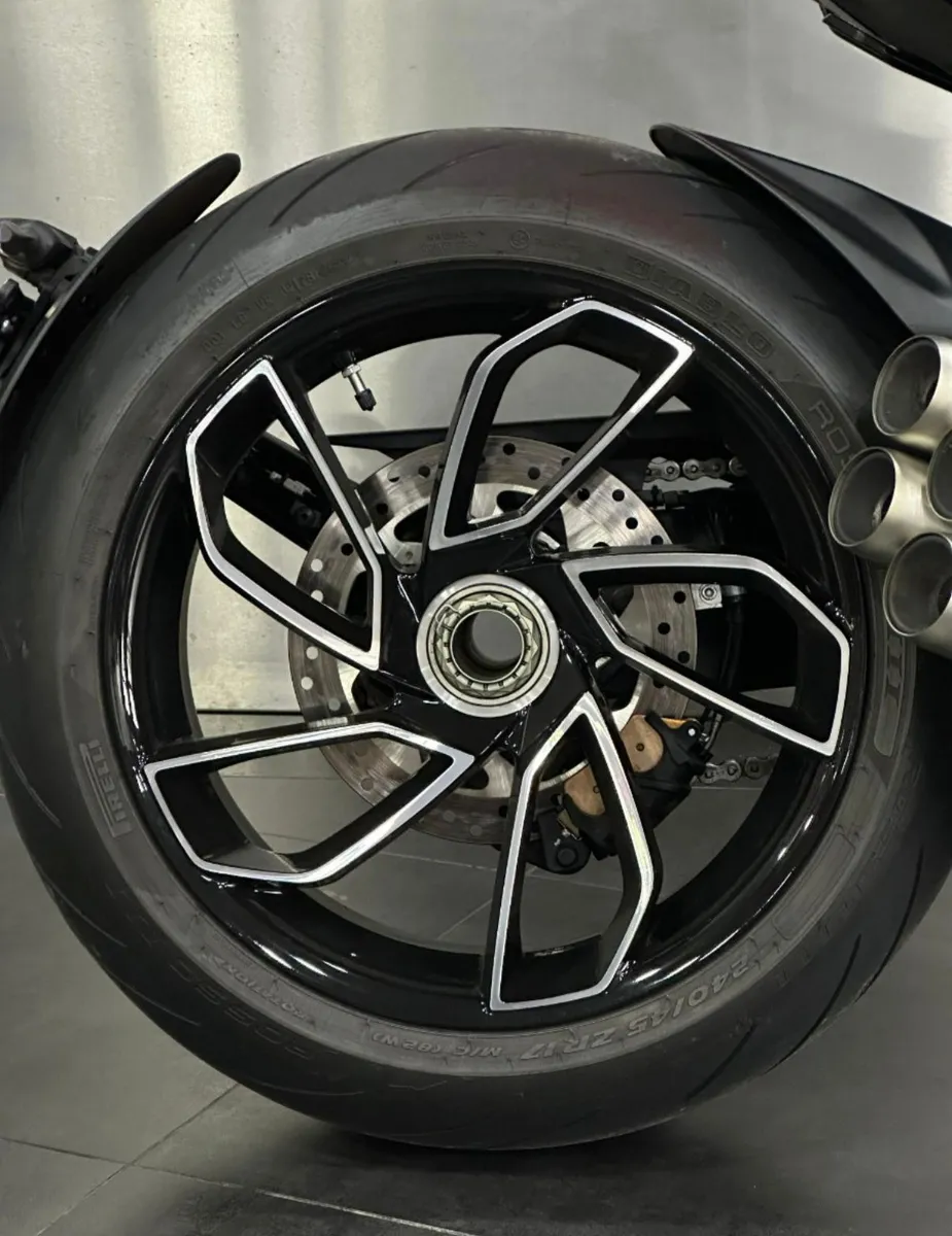 Mira esta publicación de Ducati 1260 Diavel 2024 en Motordil