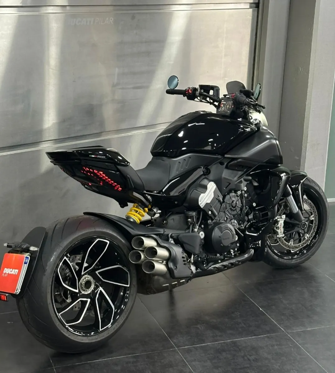 Mira esta publicación de Ducati 1260 Diavel 2024 en Motordil