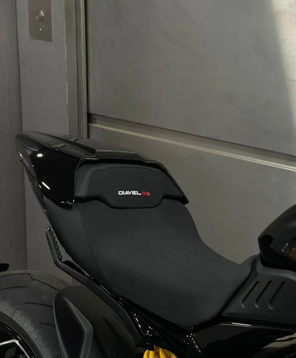 Mira esta publicación de Ducati 1260 Diavel 2024 en Motordil