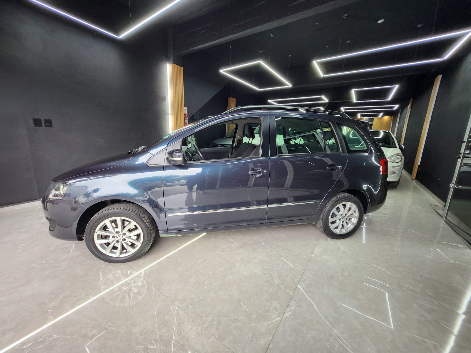 Mira esta publicación de Volkswagen Suran 2014 en Motordil