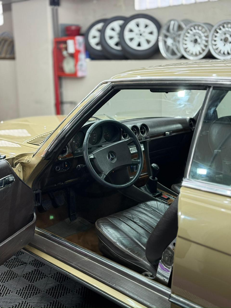 Mira esta publicación de Mercedes Benz 280 SLC 1981 en Motordil