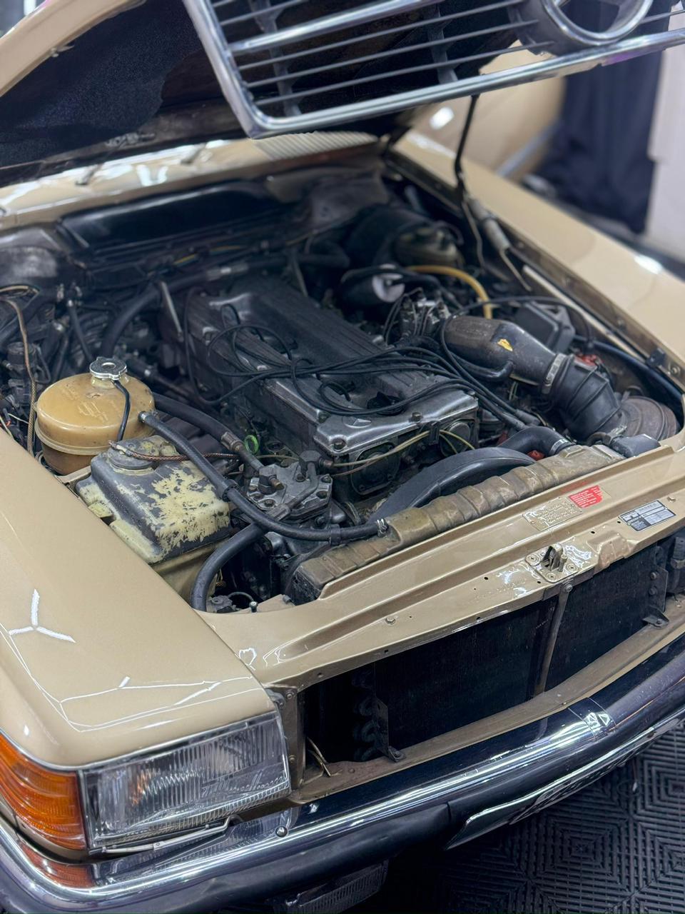 Mira esta publicación de Mercedes Benz 280 SLC 1981 en Motordil