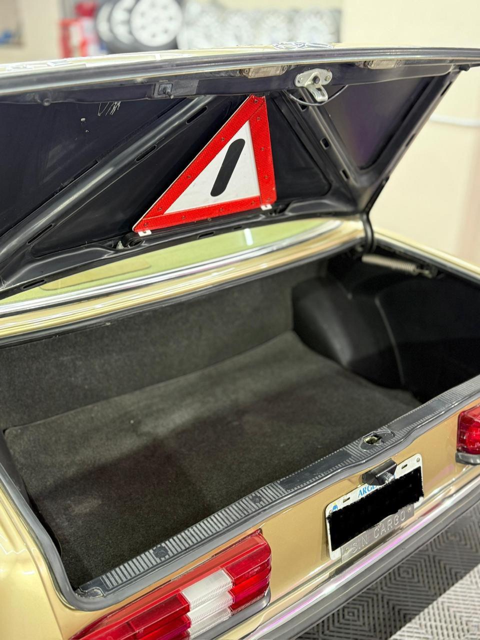 Mira esta publicación de Mercedes Benz 230 1982 en Motordil