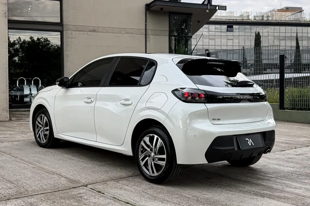 Mira esta publicación de Peugeot 208 2024 en Motordil