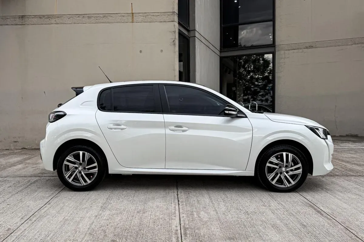 Mira esta publicación de Peugeot 208 2024 en Motordil