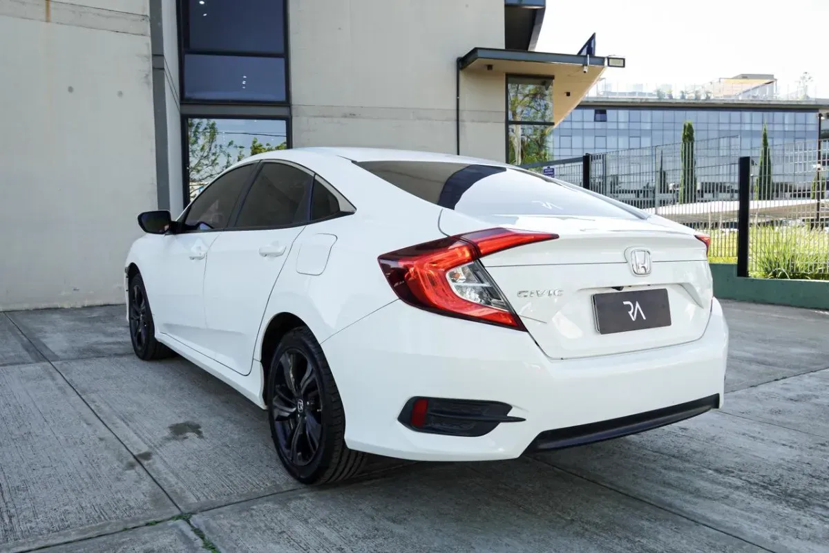 Mira esta publicación de Honda Civic 2017 en Motordil