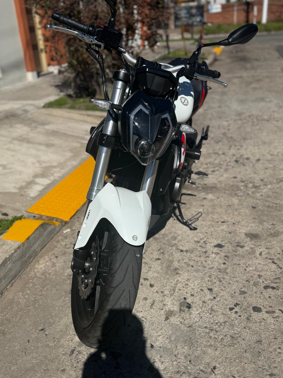 Mira esta publicación de Benelli TNT 302 S 2025 en Motordil