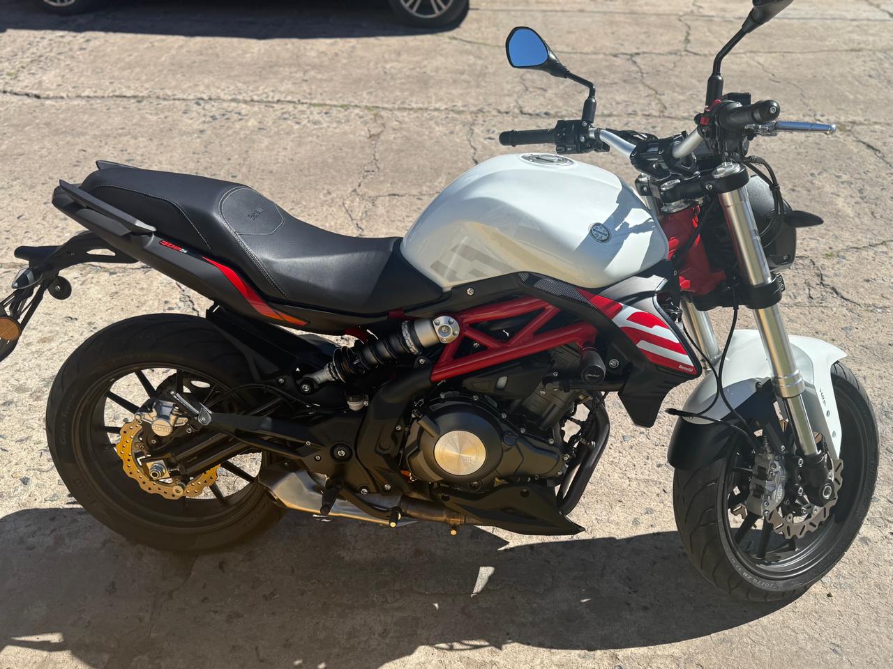 Mira esta publicación de Benelli TNT 302 S 2025 en Motordil