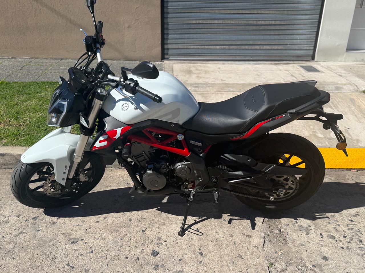 Mira esta publicación de Benelli TNT 302 S 2025 en Motordil