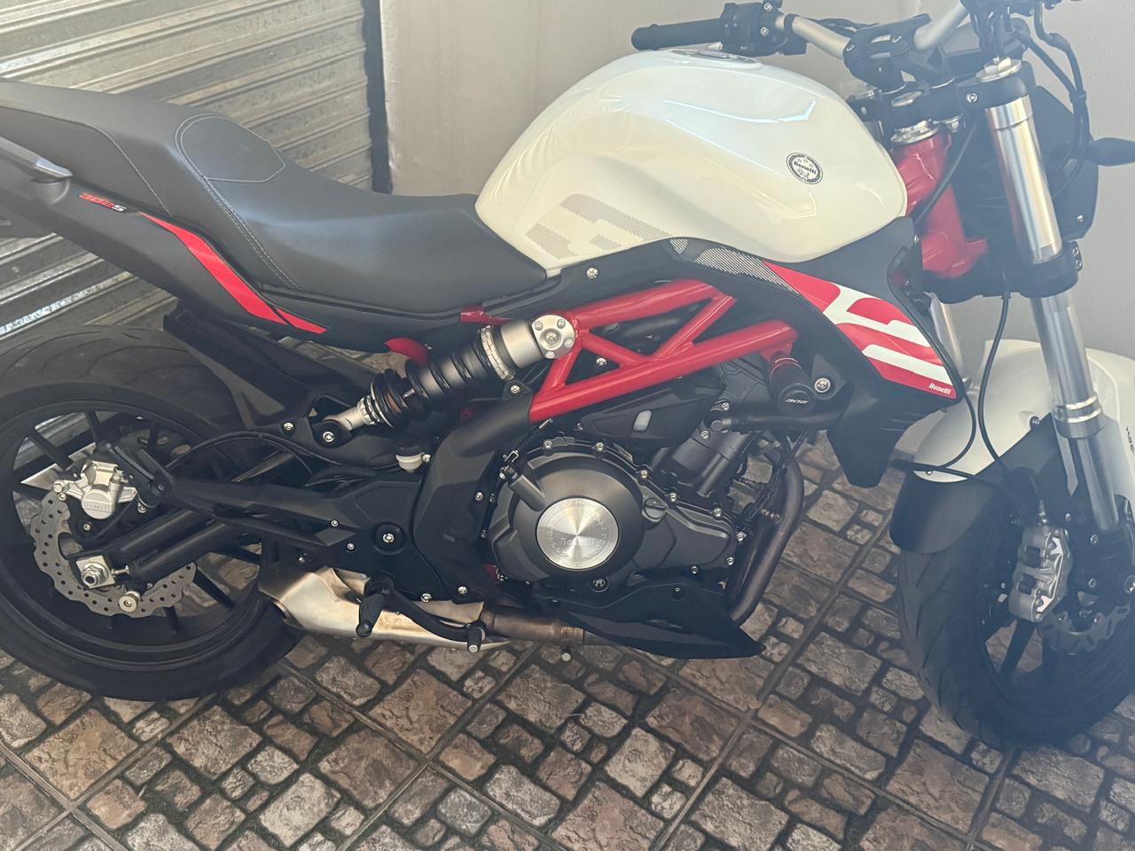 Mira esta publicación de Benelli TNT 302 S 2025 en Motordil