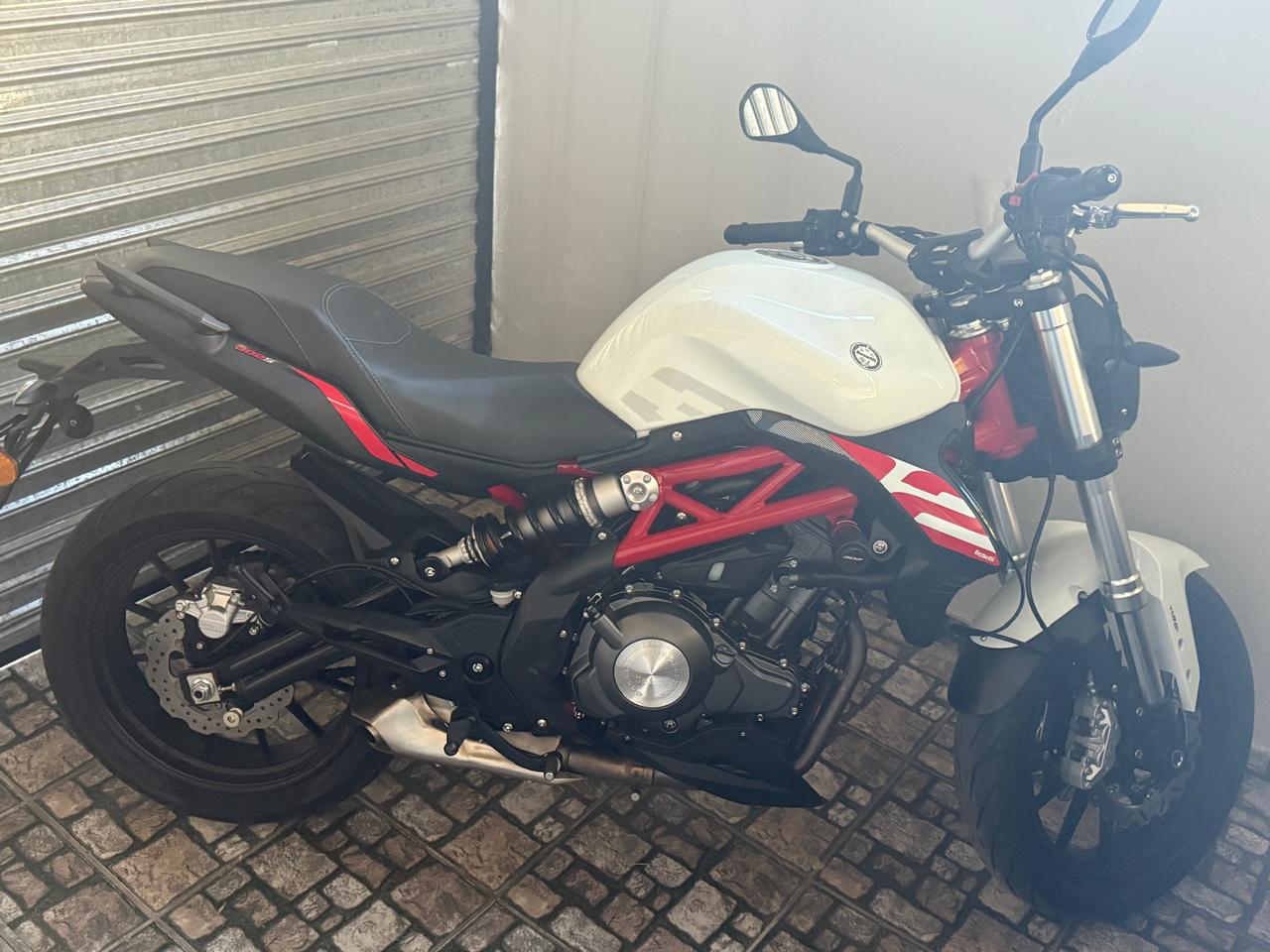 Mira esta publicación de Benelli TNT 302 S 2025 en Motordil