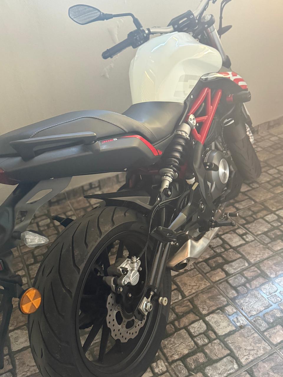 Mira esta publicación de Benelli TNT 302 S 2025 en Motordil