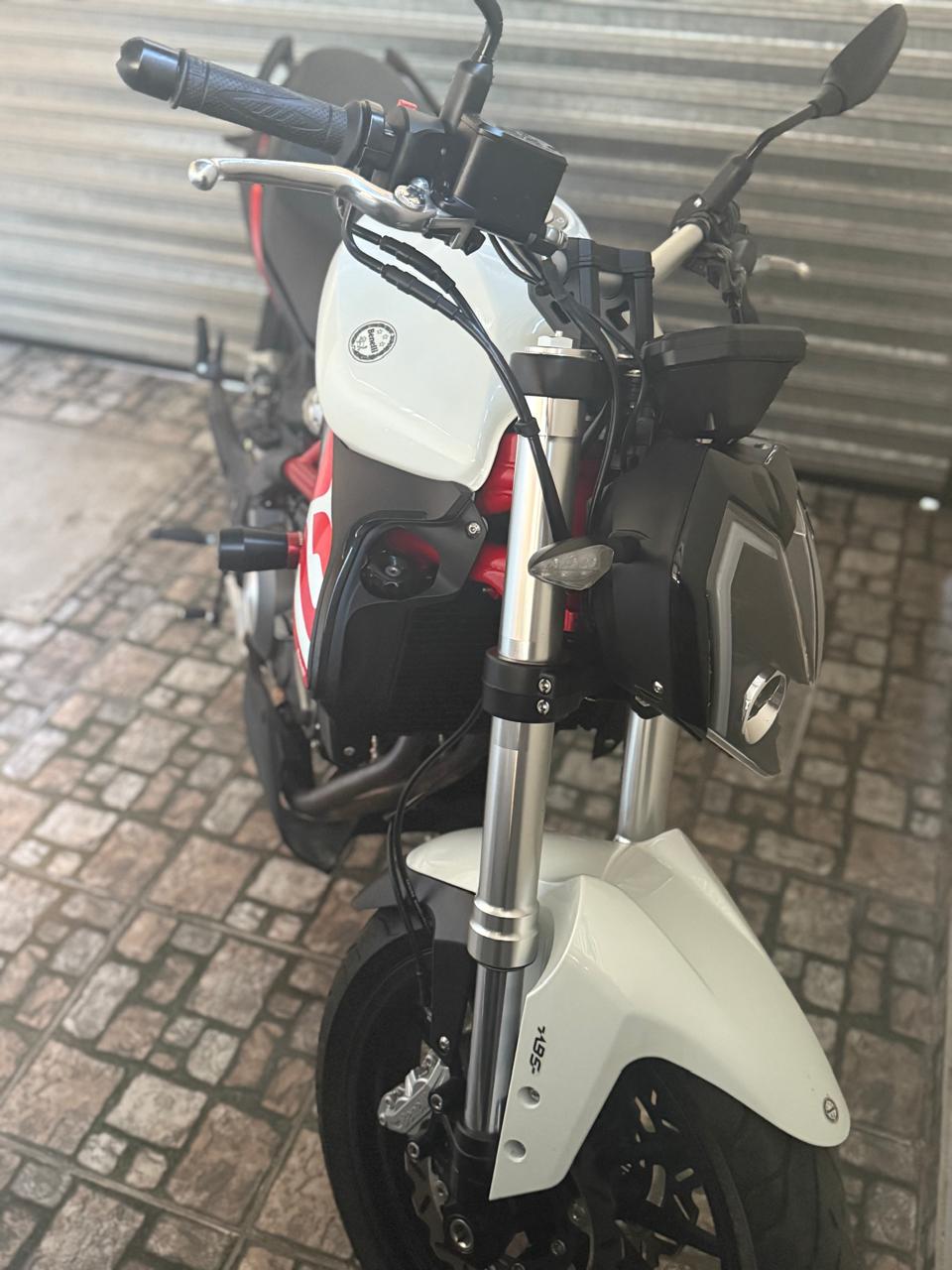 Mira esta publicación de Benelli TNT 302 S 2025 en Motordil