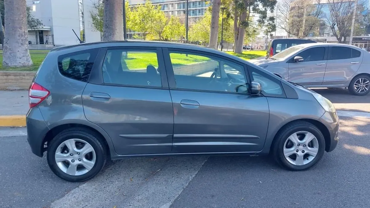 Mira esta publicación de Honda FIT 2010 en Motordil