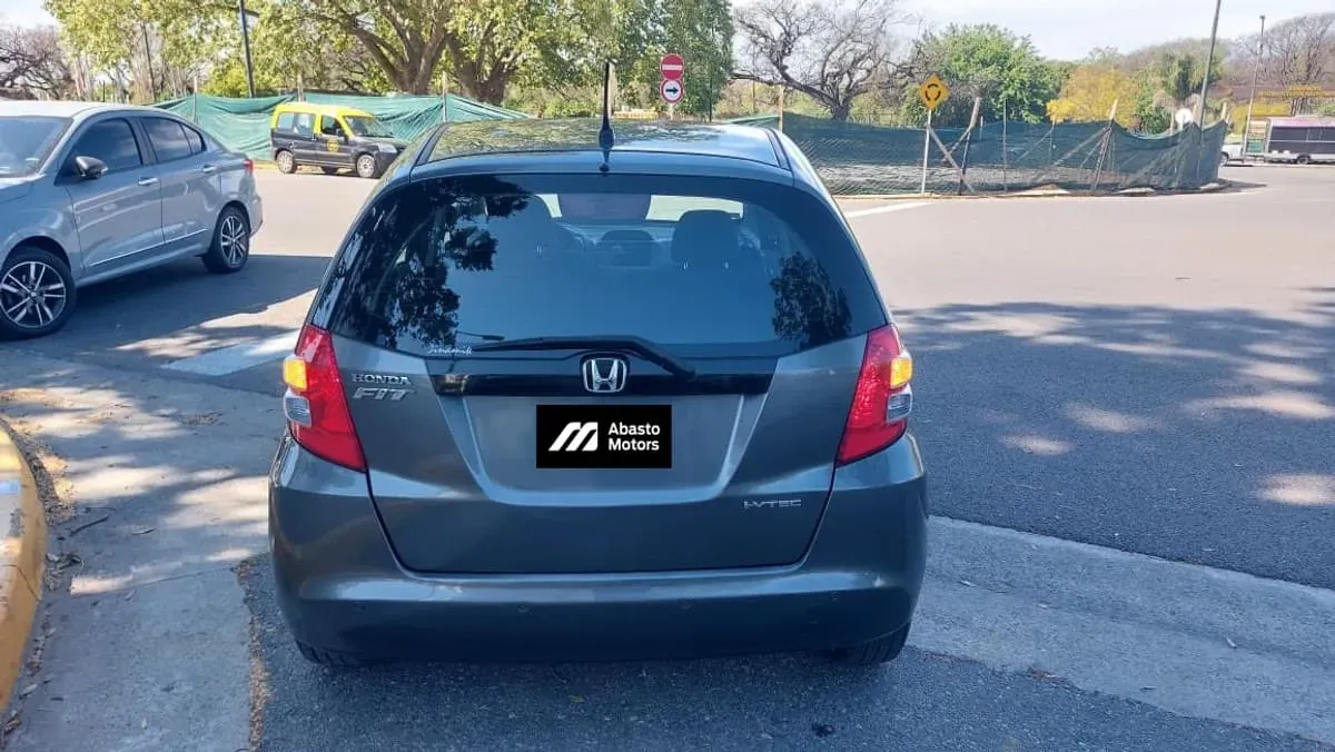 Mira esta publicación de Honda FIT 2010 en Motordil