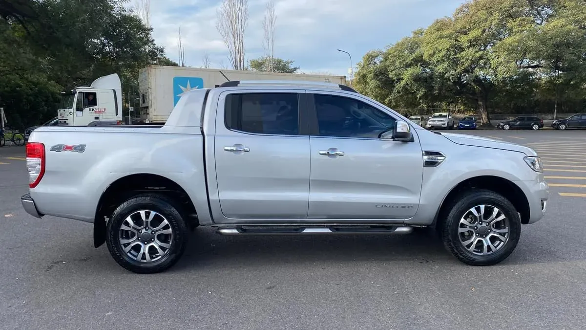 Mira esta publicación de Ford Ranger 2023 en Motordil