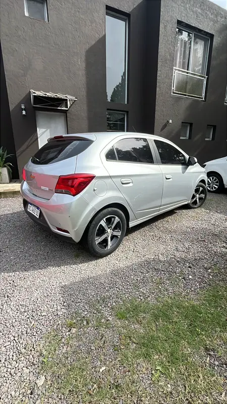 Mira esta publicación de Chevrolet Onix 2018 en Motordil
