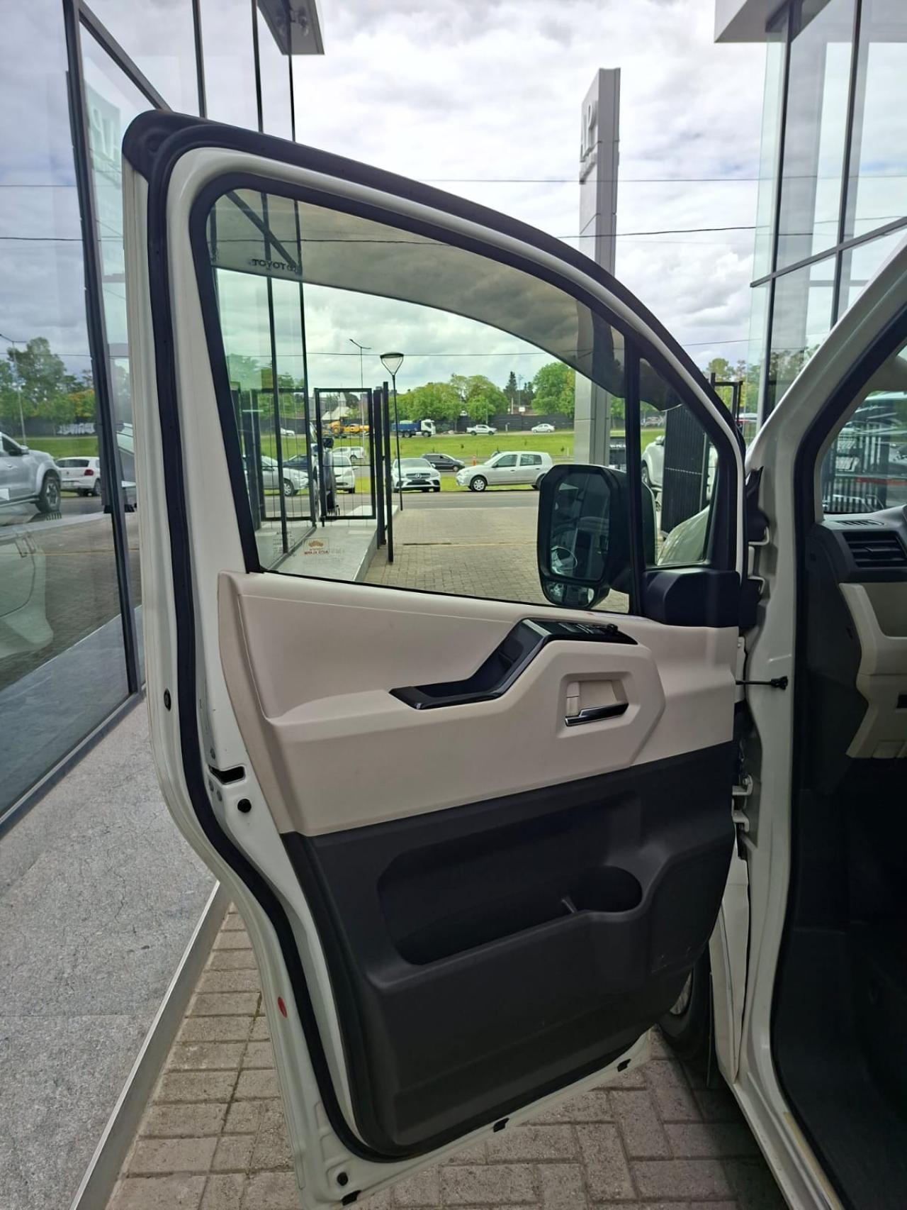 Mira esta publicación de Toyota Hiace 2021 en Motordil