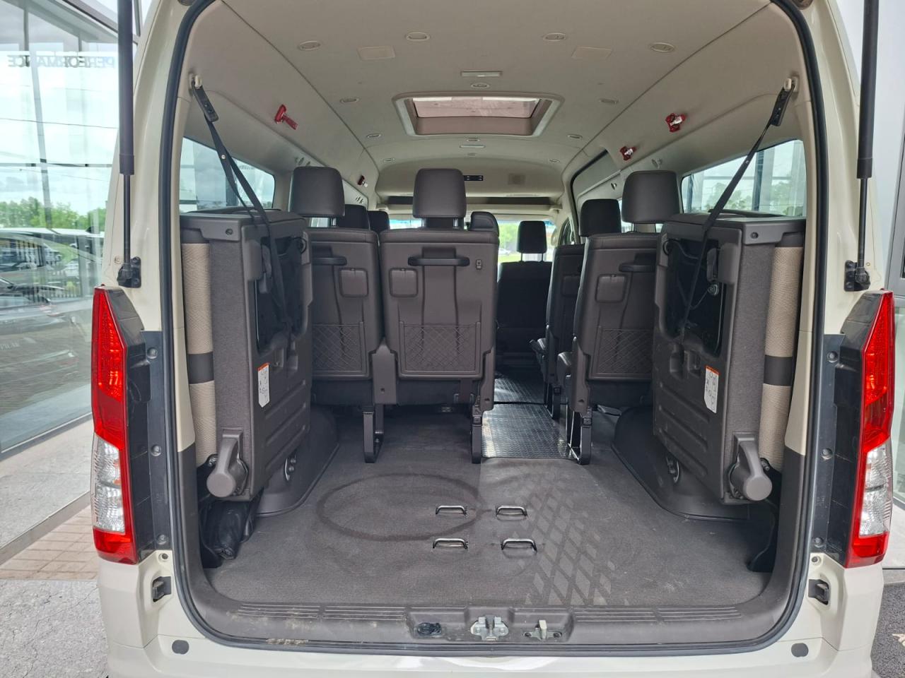 Mira esta publicación de Toyota Hiace 2021 en Motordil