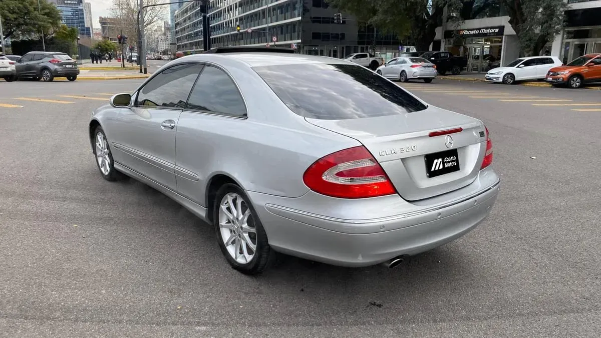 Mira esta publicación de Mercedes Benz CLK 2004 en Motordil
