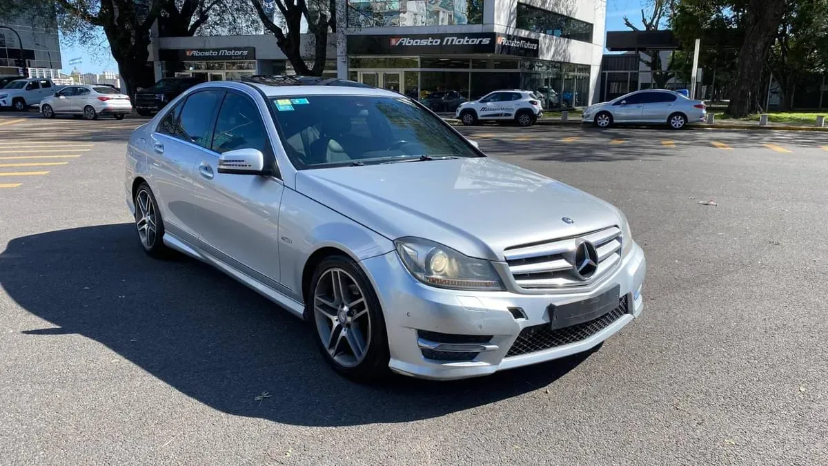 Mira esta publicación de Mercedes Benz Clase C 2012 en Motordil