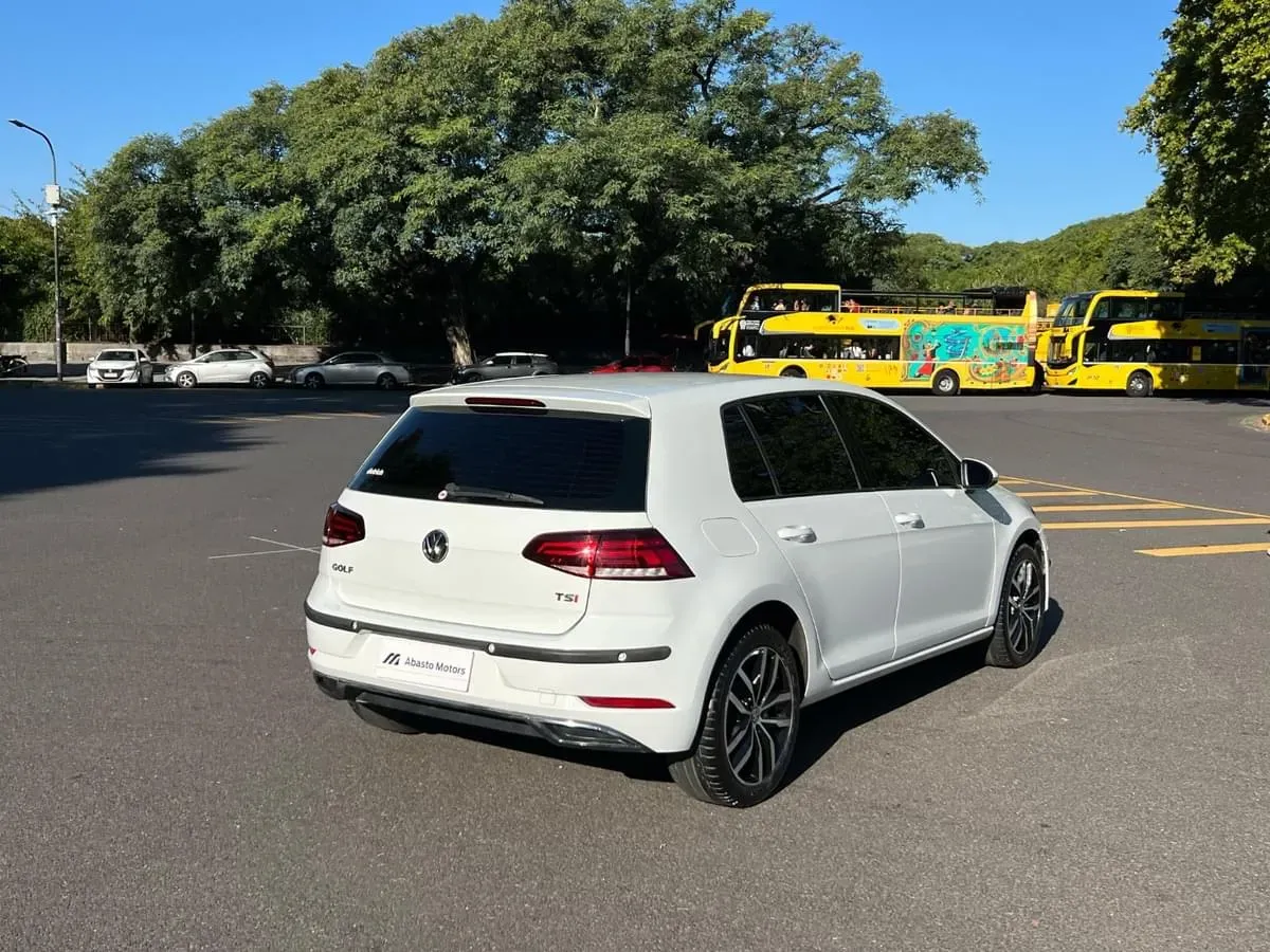 Mira esta publicación de Volkswagen Golf 2019 en Motordil