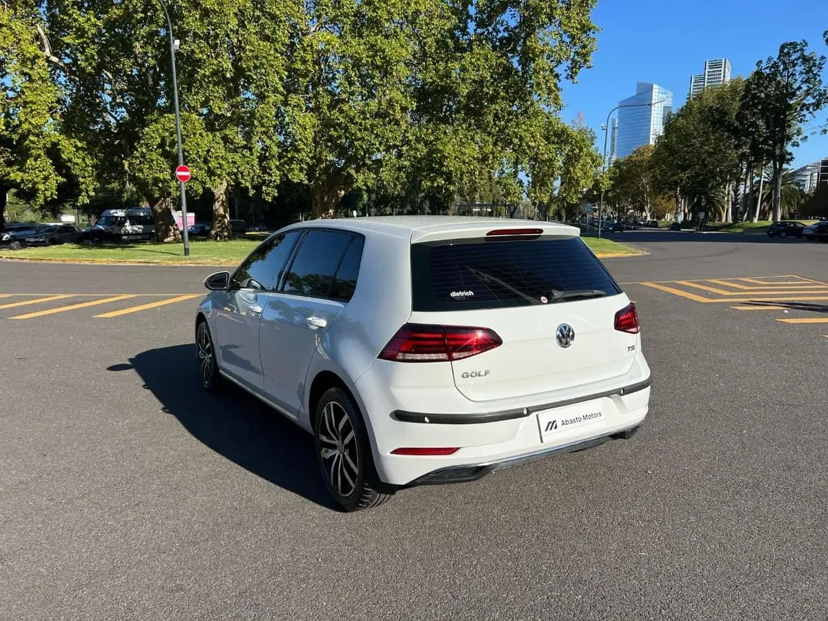 Mira esta publicación de Volkswagen Golf 2019 en Motordil