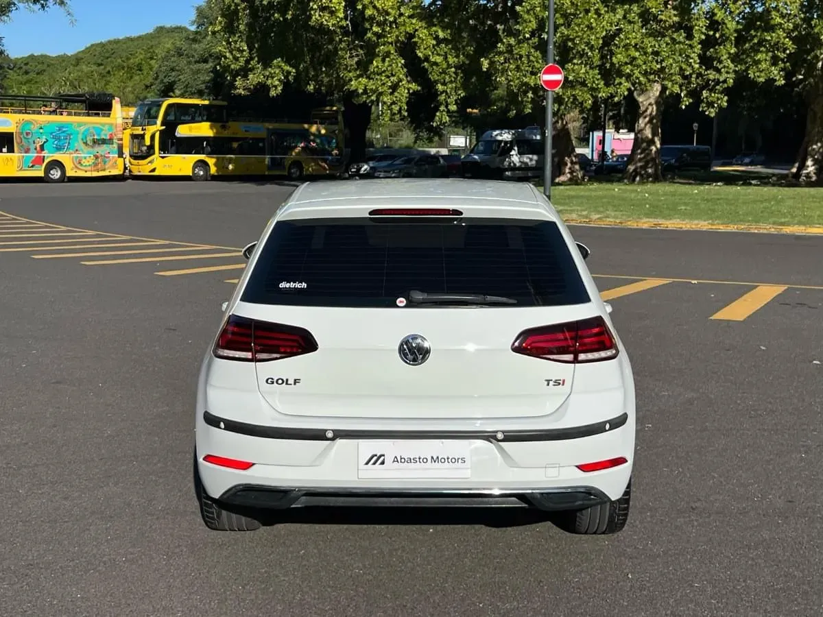 Mira esta publicación de Volkswagen Golf 2019 en Motordil