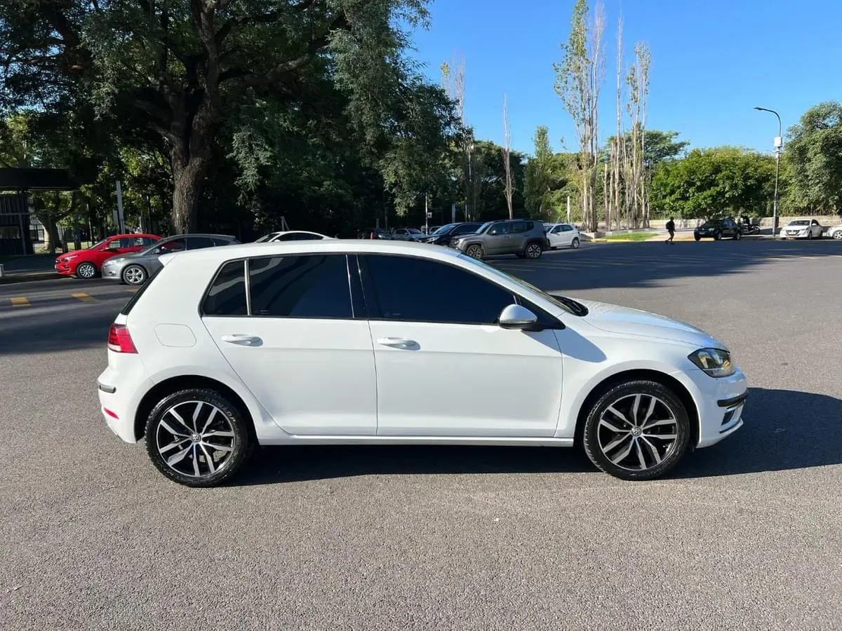 Mira esta publicación de Volkswagen Golf 2019 en Motordil