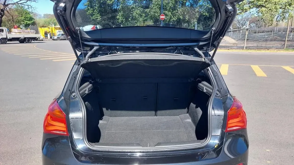 Mira esta publicación de BMW Serie 1 2017 en Motordil