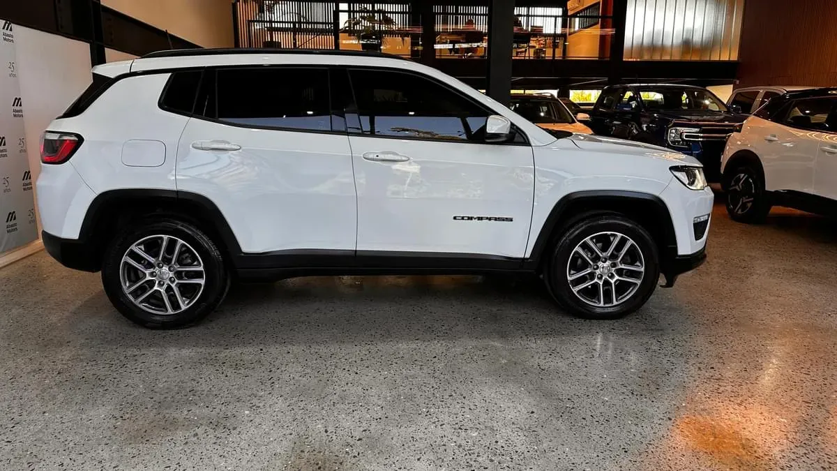 Mira esta publicación de Jeep Compass 2021 en Motordil