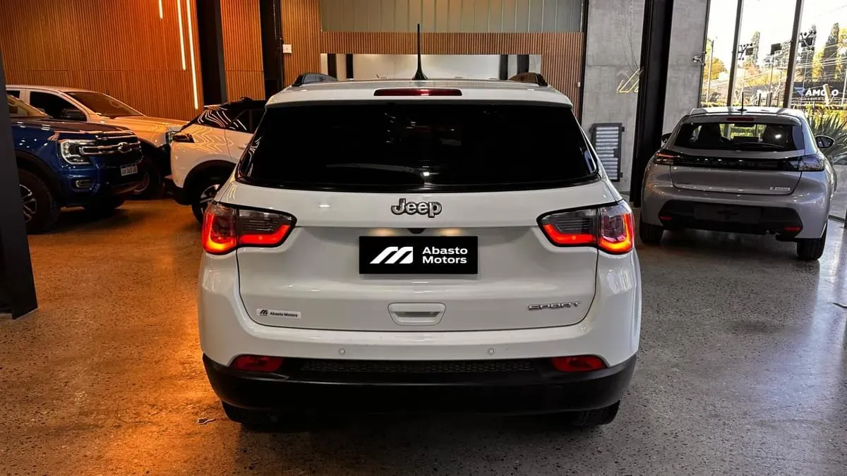 Mira esta publicación de Jeep Compass 2021 en Motordil