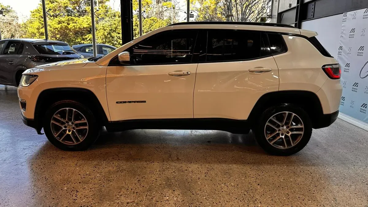 Mira esta publicación de Jeep Compass 2021 en Motordil