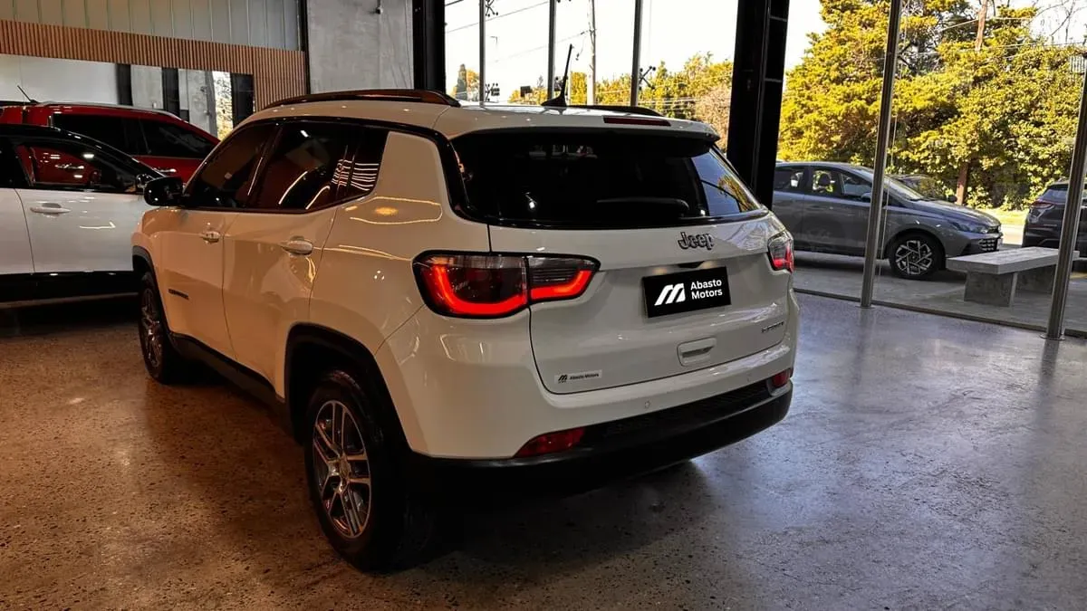 Mira esta publicación de Jeep Compass 2021 en Motordil