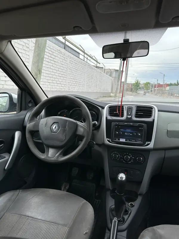 Mira esta publicación de Renault Logan 2013 en Motordil