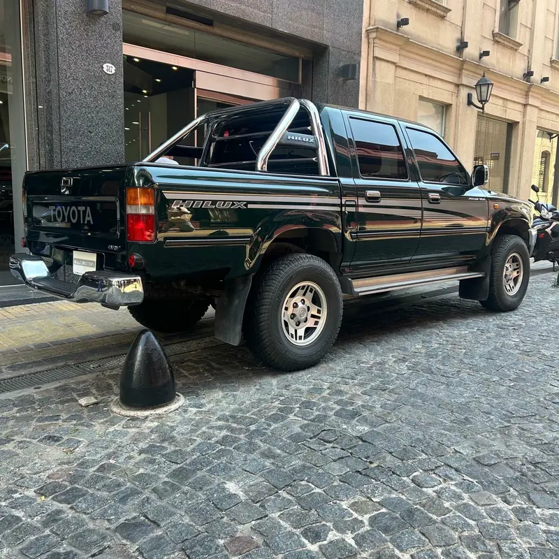 Mira esta publicación de Toyota Hilux 2001 en Motordil