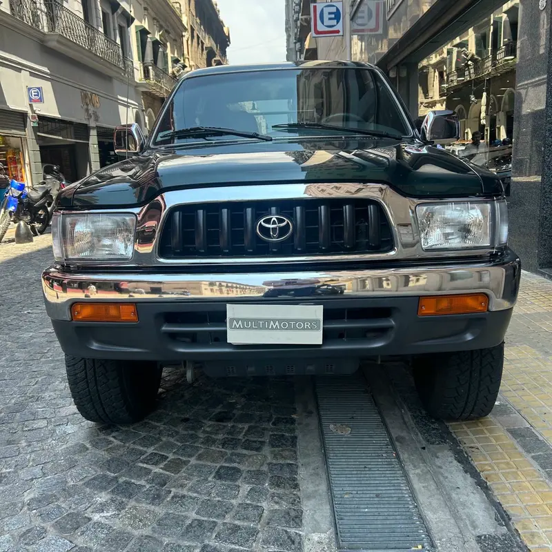 Mira esta publicación de Toyota Hilux 2001 en Motordil